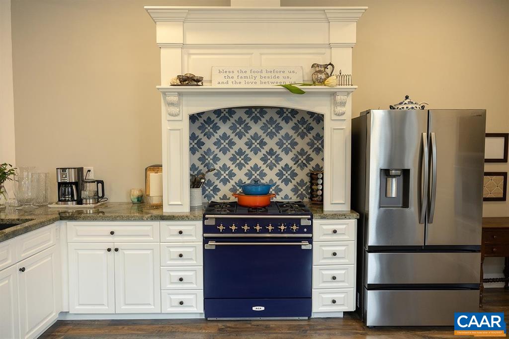 409 Park Street Charlottesville, VA 22902 - Photo 14 of 58 a kitchen with granite countertop a stove and a refrigerator