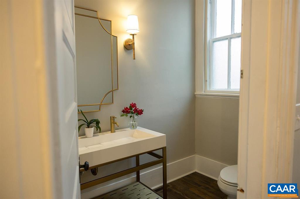 409 Park Street Charlottesville, VA 22902 - Photo 29 of 58 a bathroom with a sink and a mirror