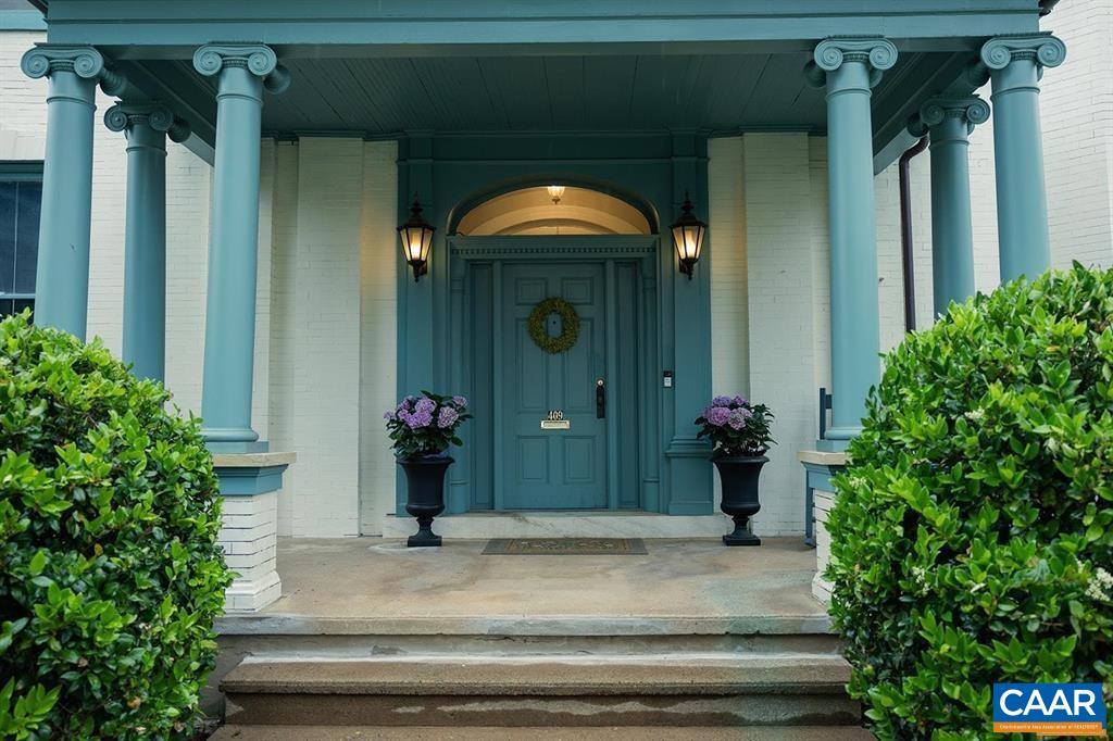 409 Park Street Charlottesville, VA 22902 - Photo 55 of 58 a view of a house with potted plants