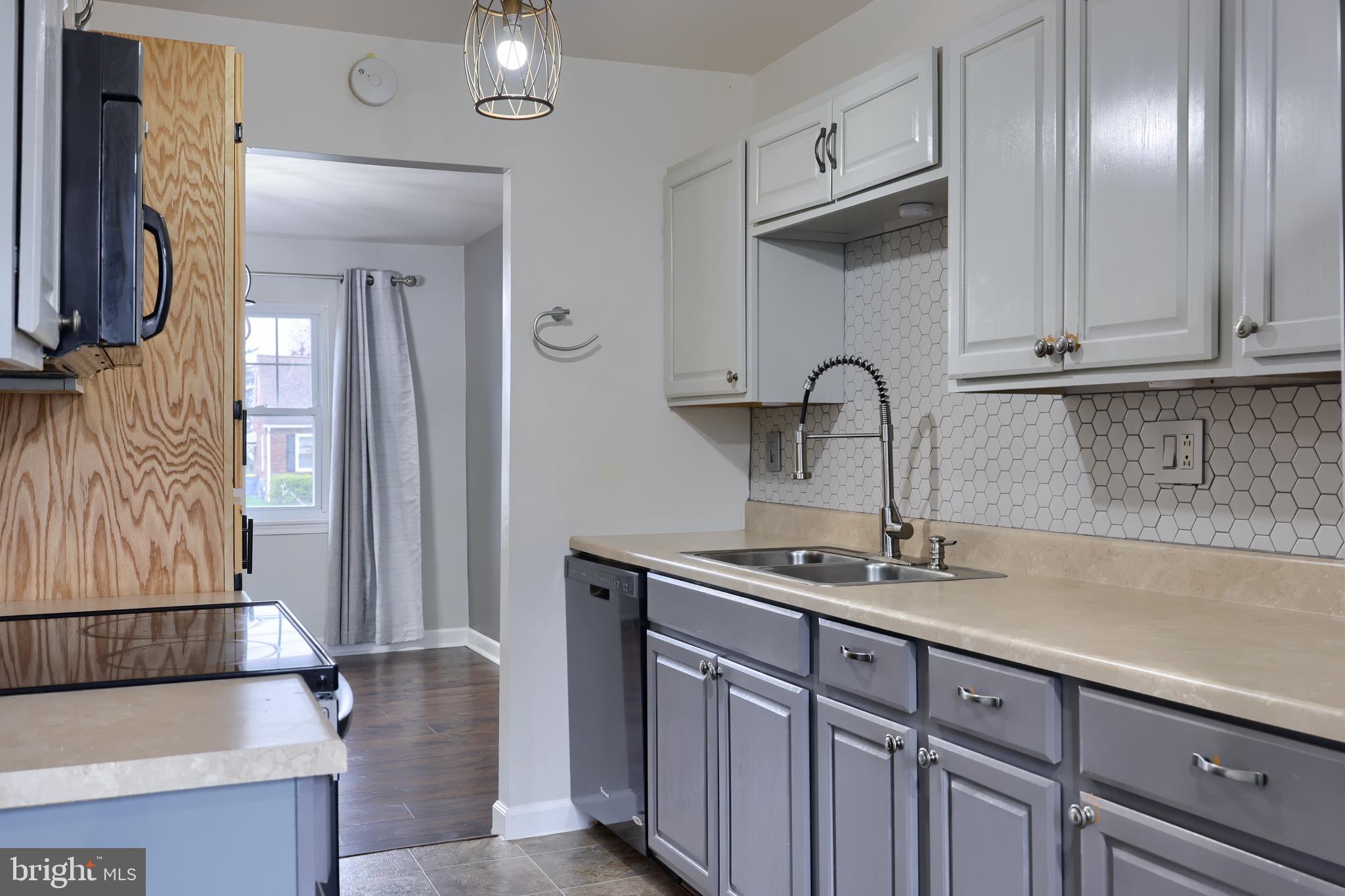 321 Edgewood Road York, PA 17402 - Photo 12 of 39 Gallery Image 12