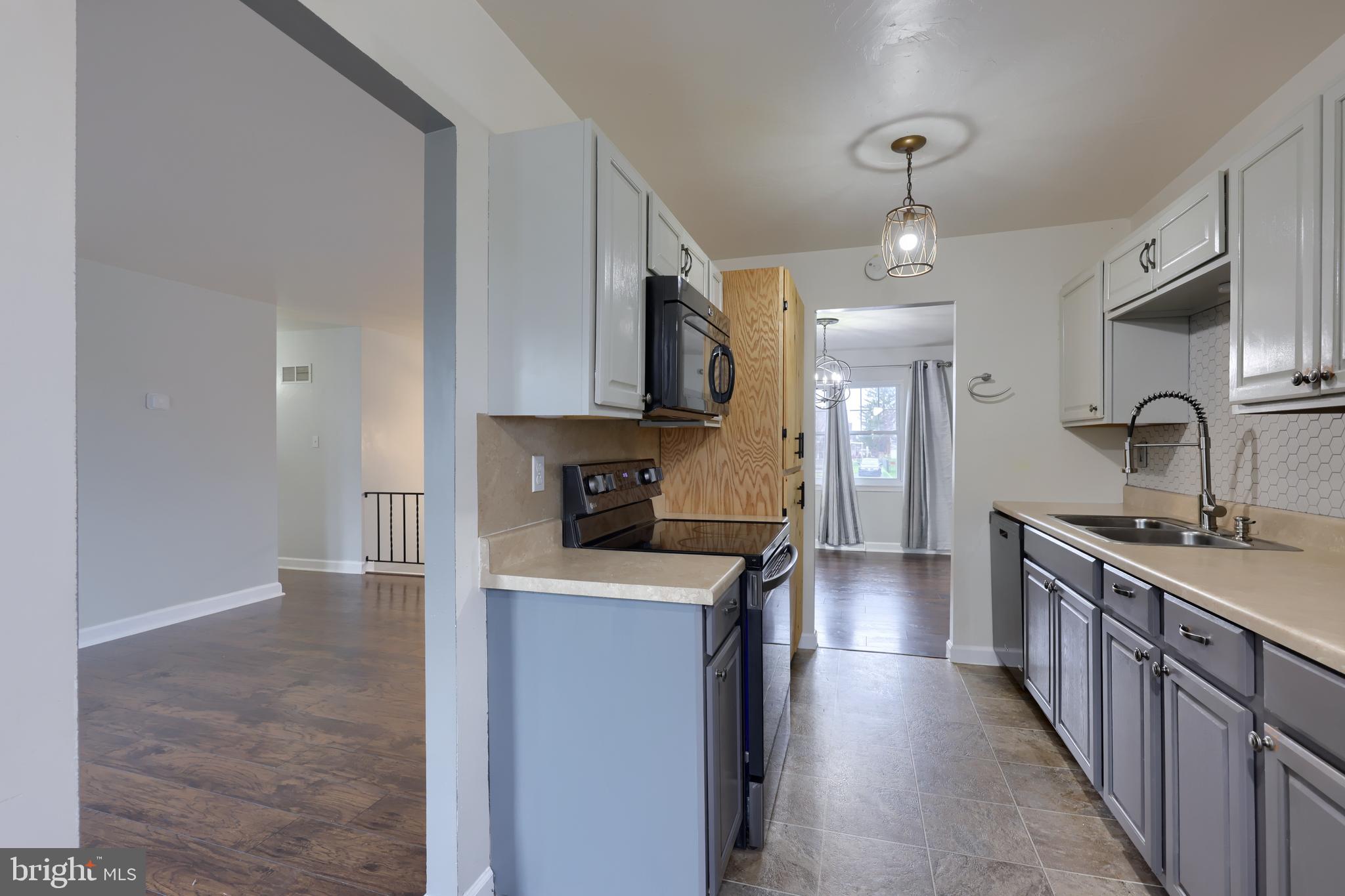 321 Edgewood Road York, PA 17402 - Photo 13 of 39 Gallery Image 13