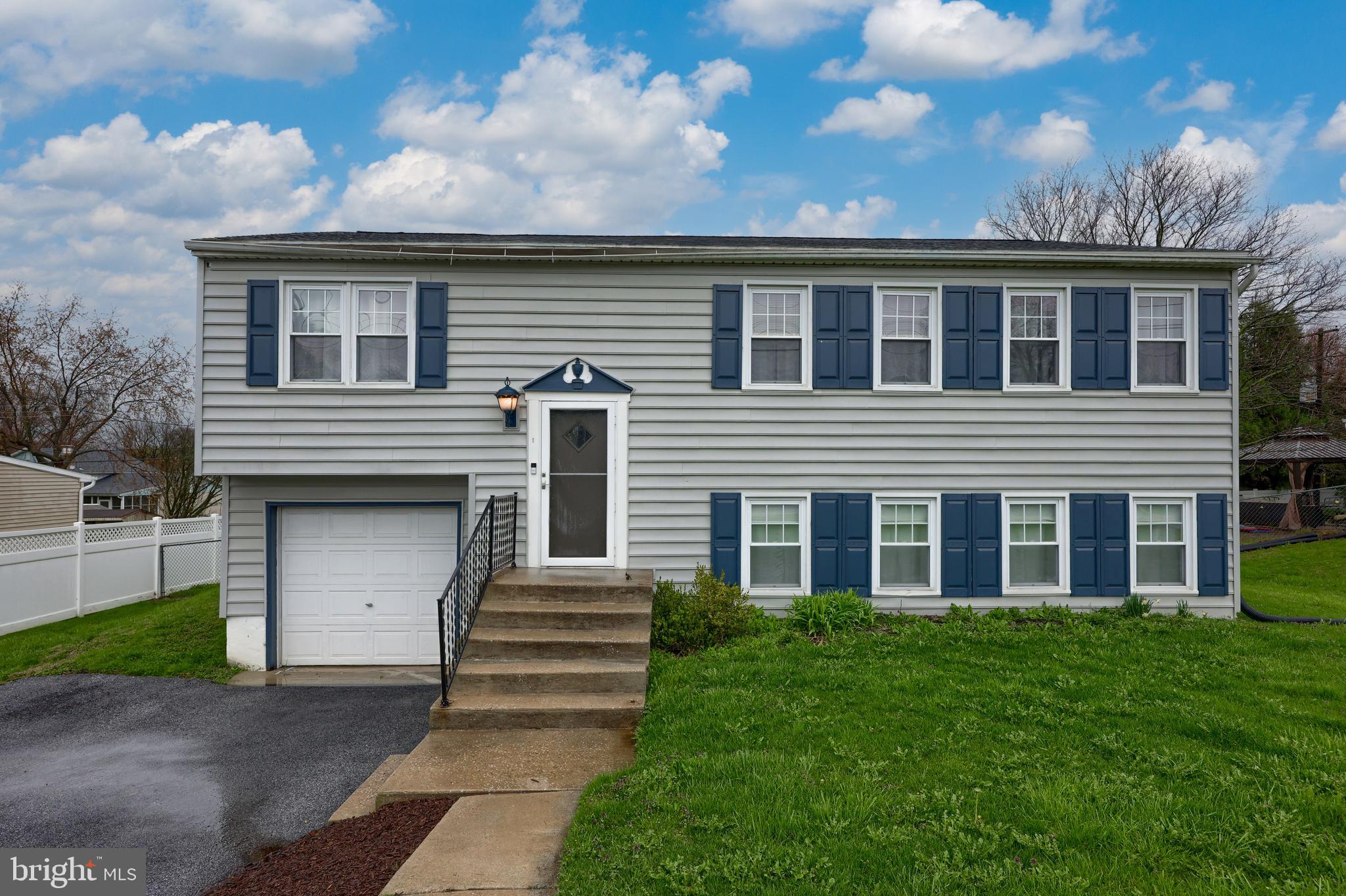 321 Edgewood Road York, PA 17402 - Photo 2 of 39 Gallery Image 2