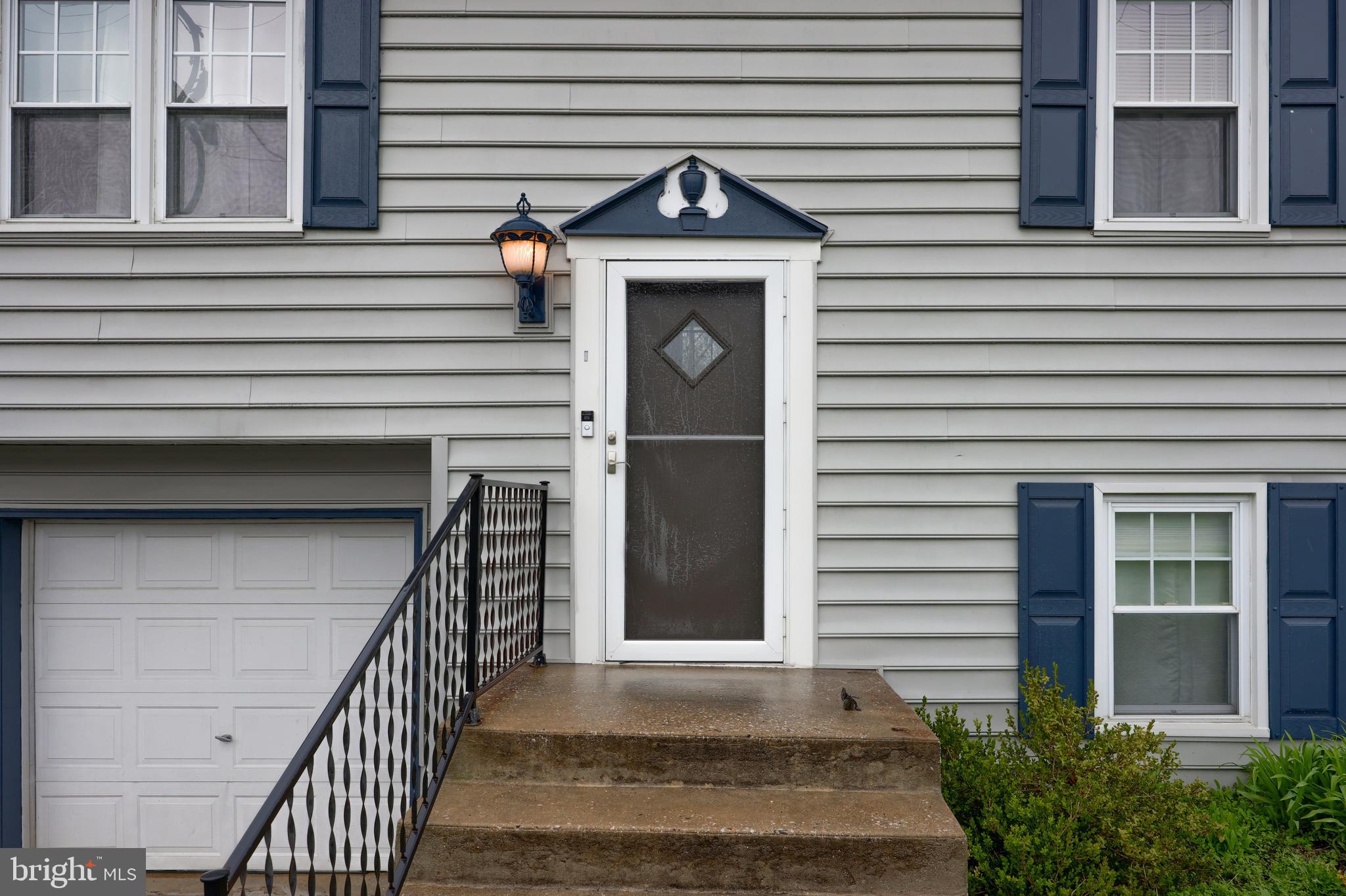 321 Edgewood Road York, PA 17402 - Photo 4 of 39 Gallery Image 4