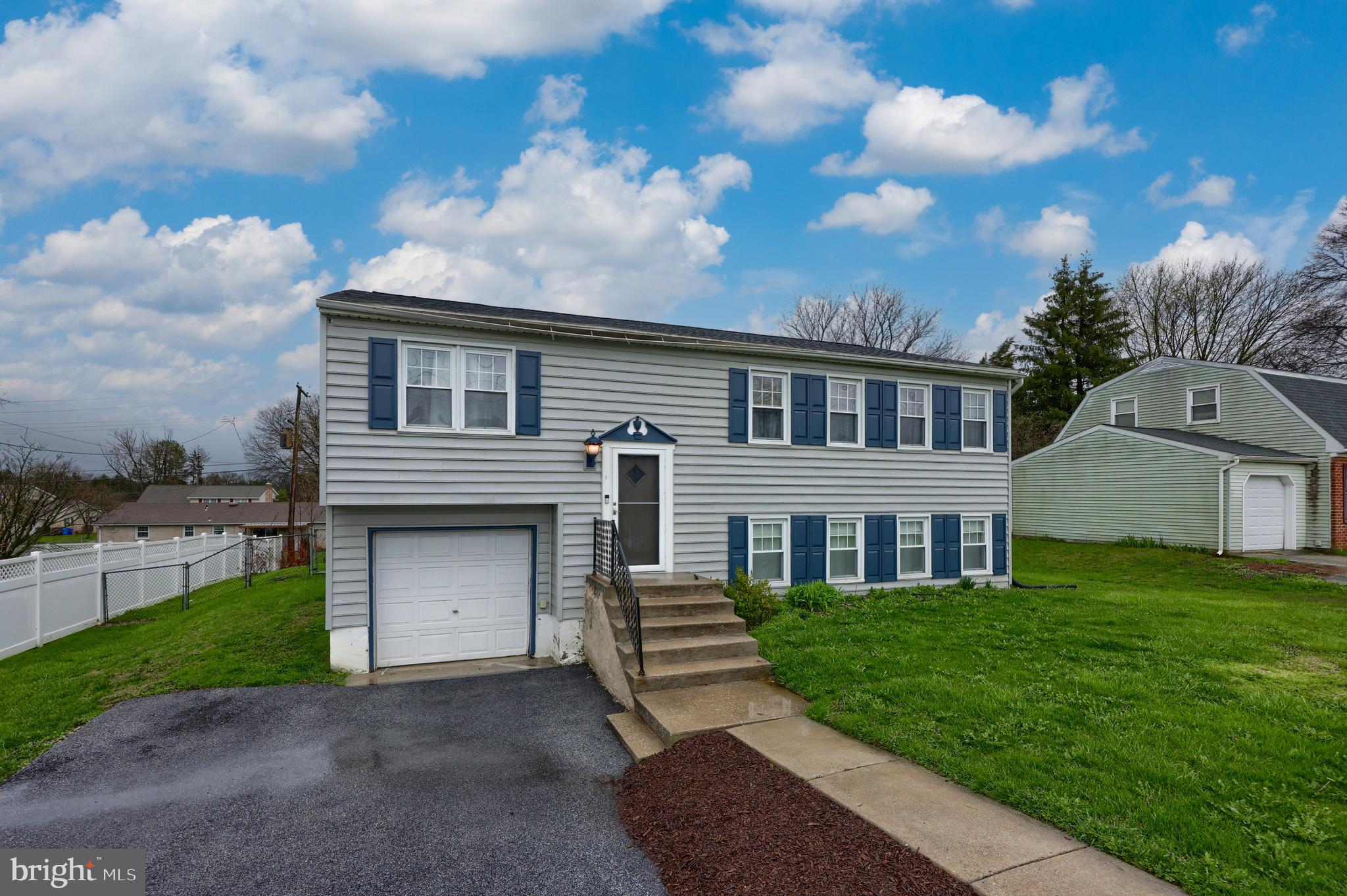 321 Edgewood Road York, PA 17402 - Photo 5 of 39 Gallery Image 5