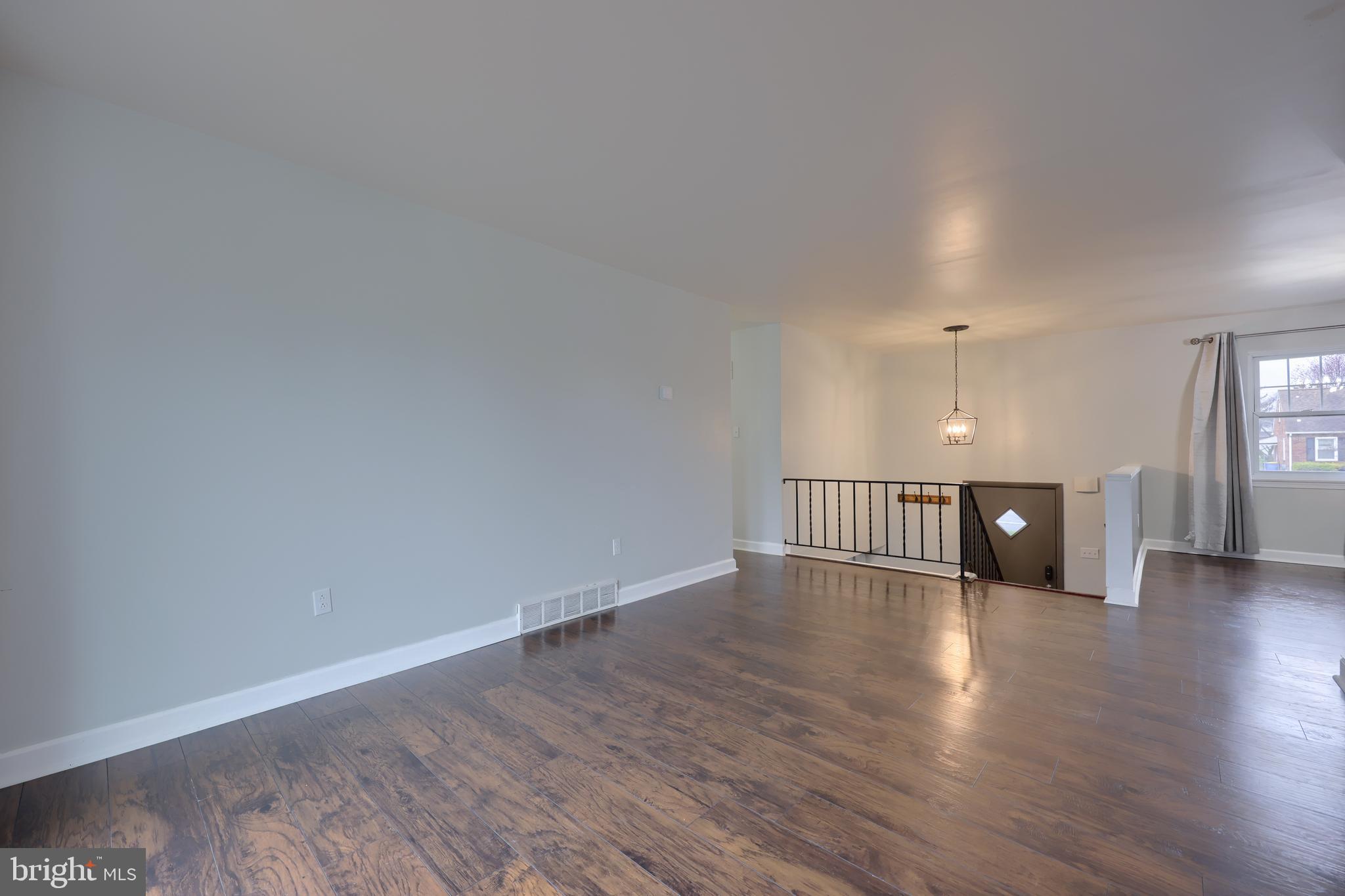 321 Edgewood Road York, PA 17402 - Photo 7 of 39 Gallery Image 7