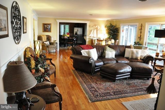 1609 Perseus Road Cambridge, MD 21613 - Photo 4 of 22 Living Room