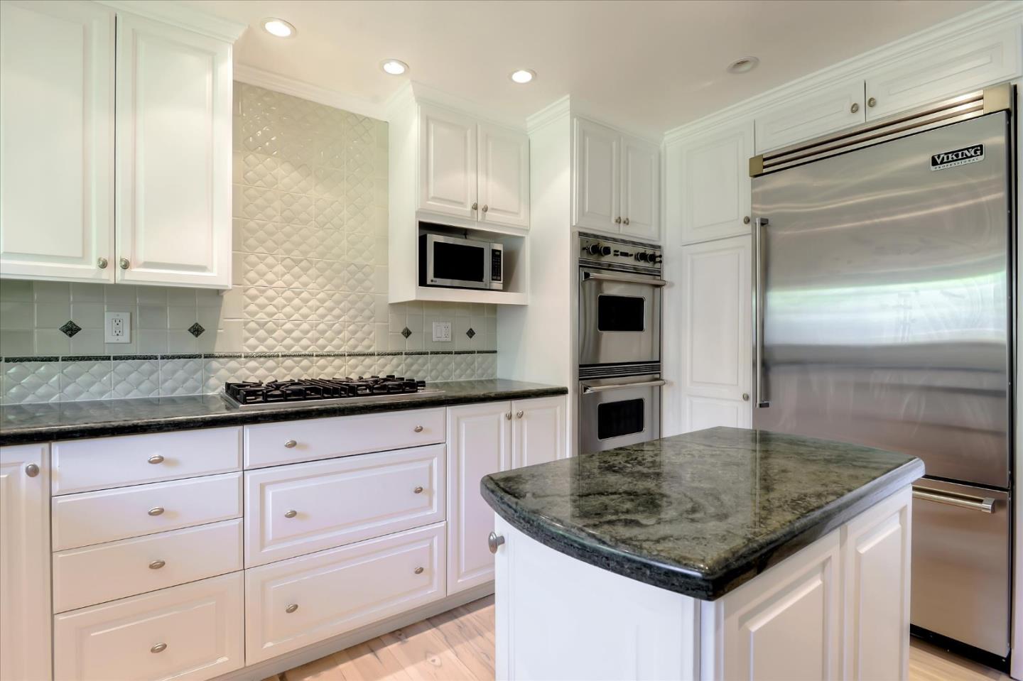 415 Bucknell Drive San Mateo, CA 94402 - Photo 10 of 31