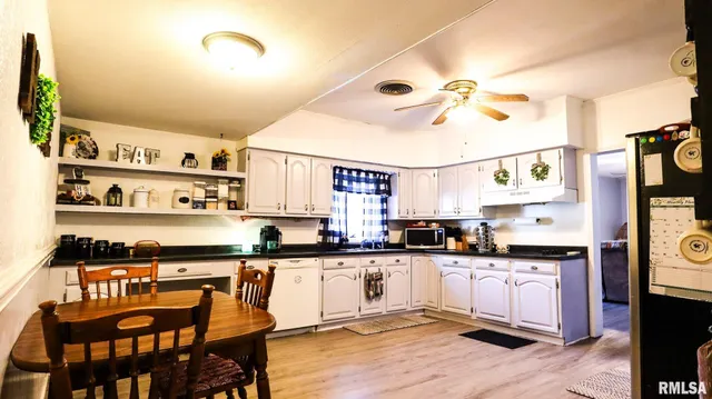 $155,000 | 806 East Boulevard Street, Marion, IL 62959