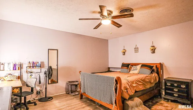 $155,000 | 806 East Boulevard Street, Marion, IL 62959