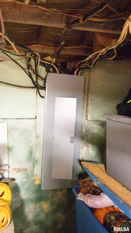 $155,000 | 806 East Boulevard Street, Marion, IL 62959