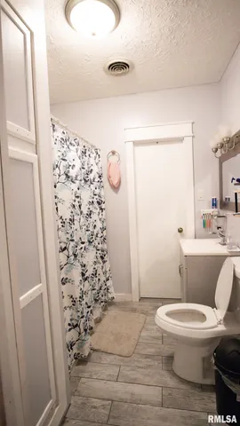 $155,000 | 806 East Boulevard Street, Marion, IL 62959