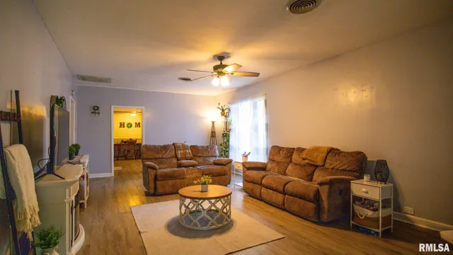 $155,000 | 806 East Boulevard Street, Marion, IL 62959