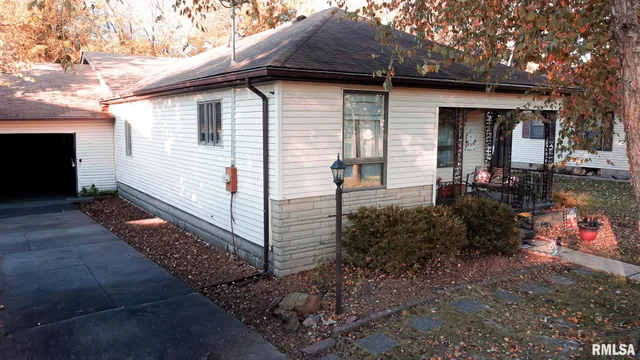 $155,000 | 806 East Boulevard Street, Marion, IL 62959