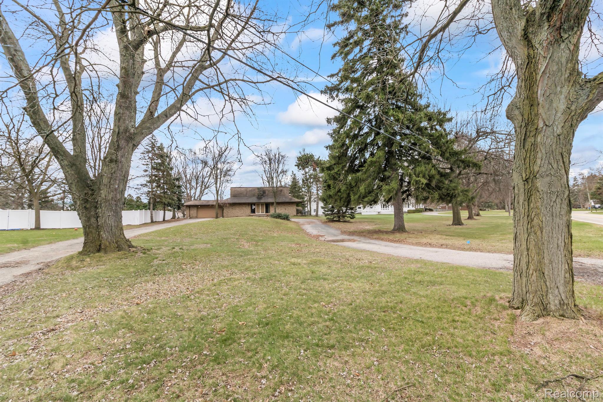 11400 Chicago Road Warren, MI 48093 - Photo 3 of 40 Front view from street