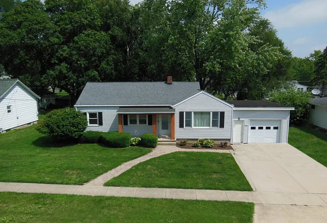 $320,000 | 385 East Lincoln Street, Sycamore, IL 60178