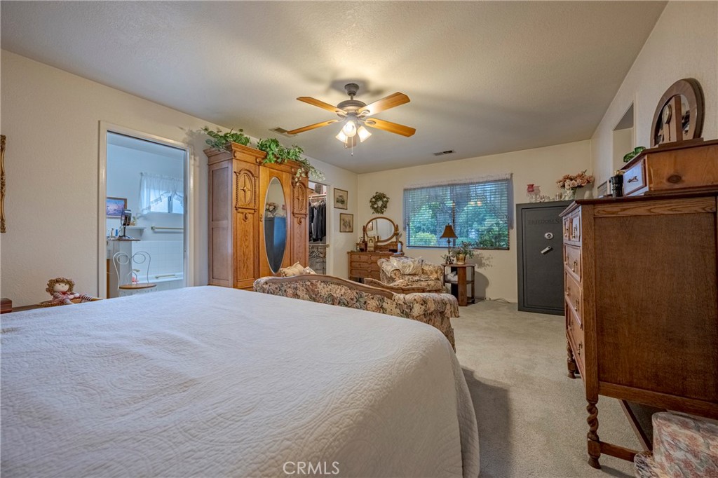 4263 Gurr Road Atwater, CA 95301 - Photo 42 of 73 a bed room with a bed and a tv