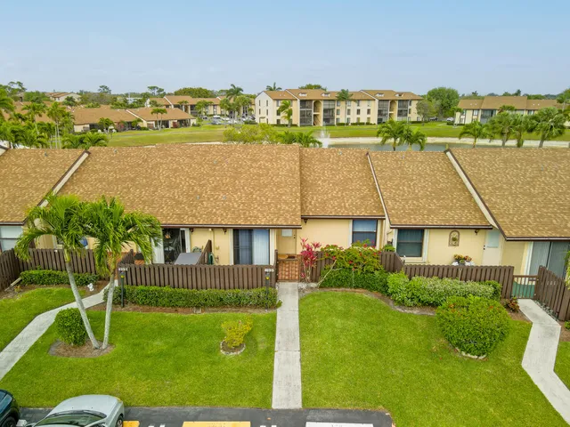 $299,000 | 823 Sky Pine Way, Unit D, Greenacres, FL 33415