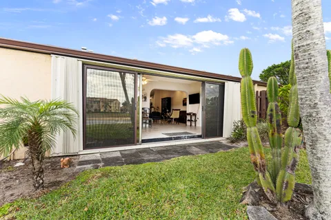 $299,000 | 823 Sky Pine Way, Unit D, Greenacres, FL 33415