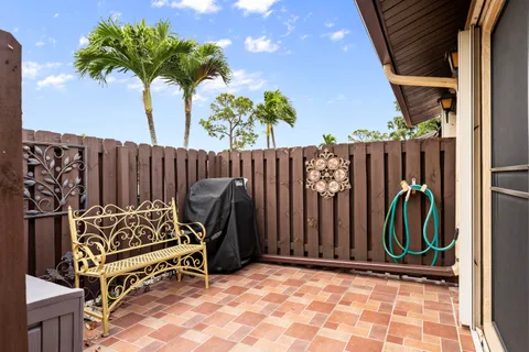 $299,000 | 823 Sky Pine Way, Unit D, Greenacres, FL 33415