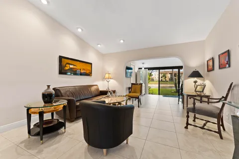 $299,000 | 823 Sky Pine Way, Unit D, Greenacres, FL 33415