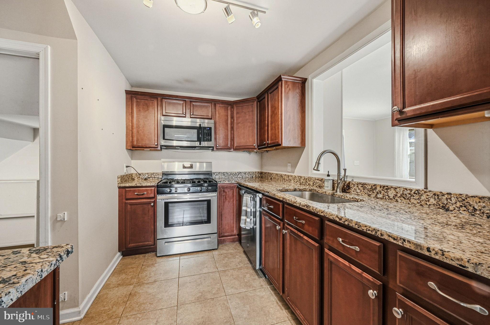 9 Alvil Road Wilmington, DE 19805 - Photo 15 of 45 Modern Kitchen