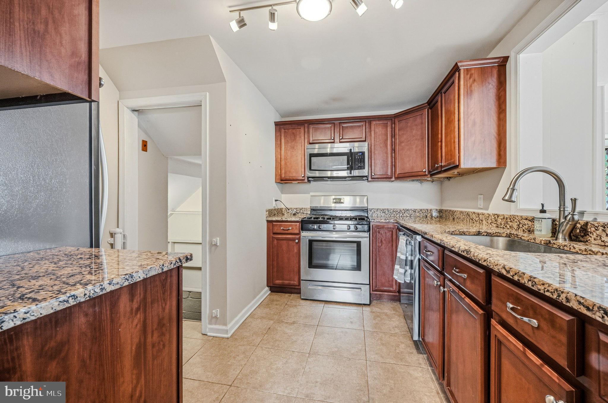 9 Alvil Road Wilmington, DE 19805 - Photo 16 of 45 Granite Counters