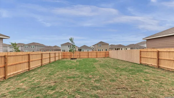 $1,600 | 7730 Fox Crossing, San Antonio, TX 78252