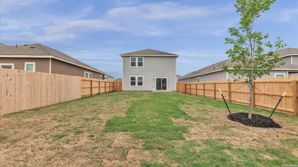 $1,600 | 7730 Fox Crossing, San Antonio, TX 78252