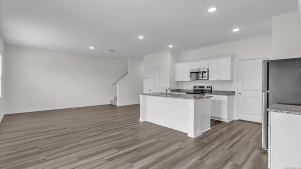 $1,600 | 7730 Fox Crossing, San Antonio, TX 78252