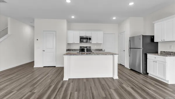 $1,600 | 7730 Fox Crossing, San Antonio, TX 78252