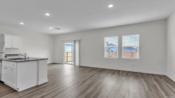 $1,600 | 7730 Fox Crossing, San Antonio, TX 78252