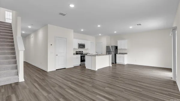 $1,600 | 7730 Fox Crossing, San Antonio, TX 78252