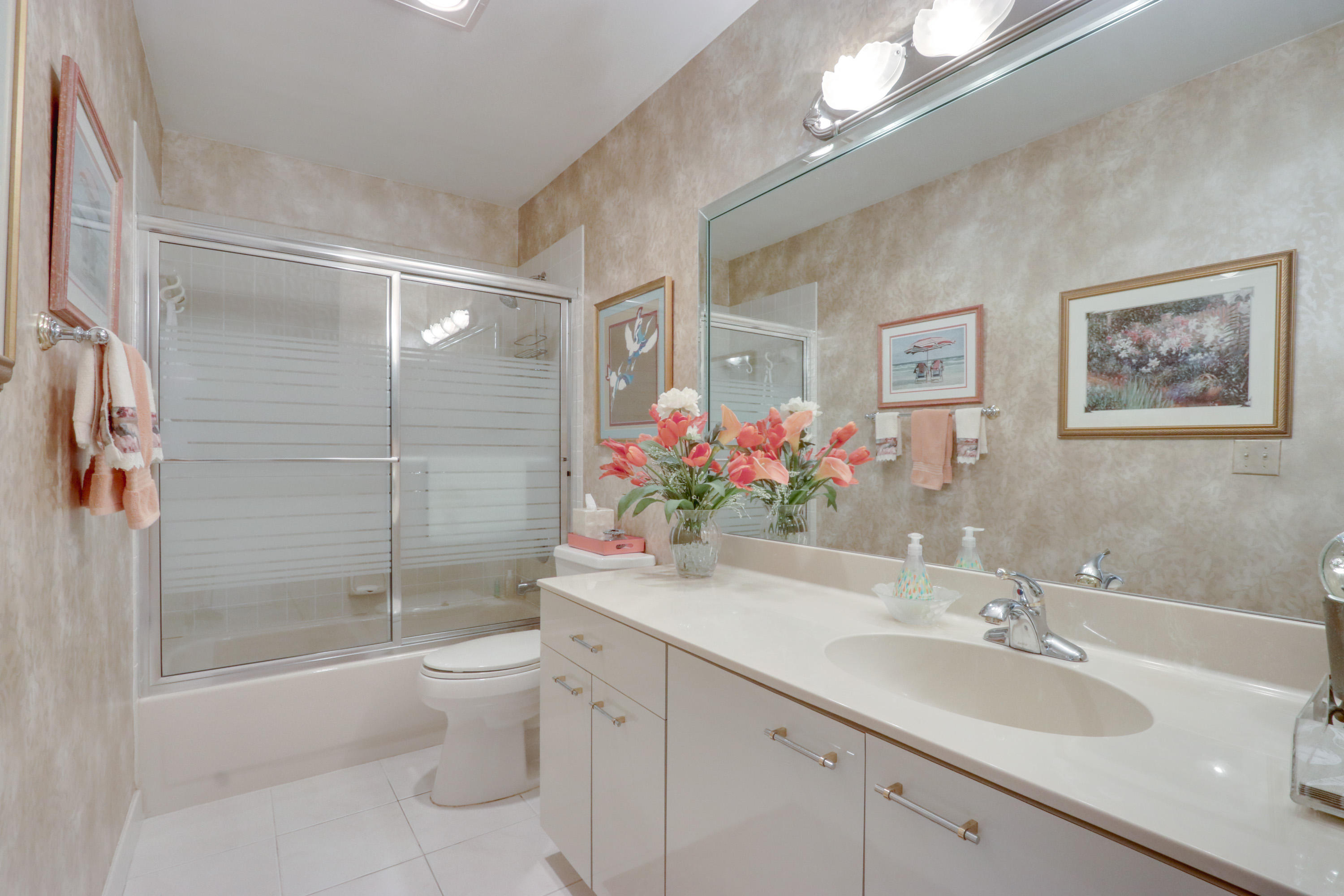 23363 Water Circle Boca Raton, FL 33486 - Photo 20 of 43 Guest Bathroom