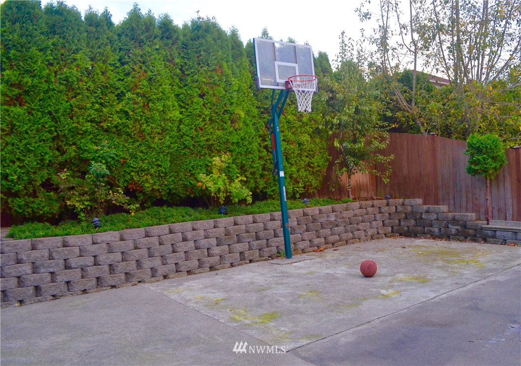 18618 106th Place Southeast Renton, WA 98055 - Photo 3 of 23