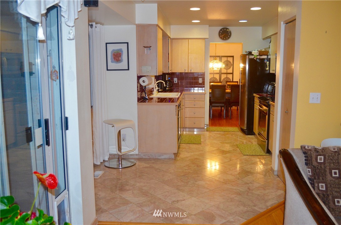 18618 106th Place Southeast Renton, WA 98055 - Photo 9 of 23