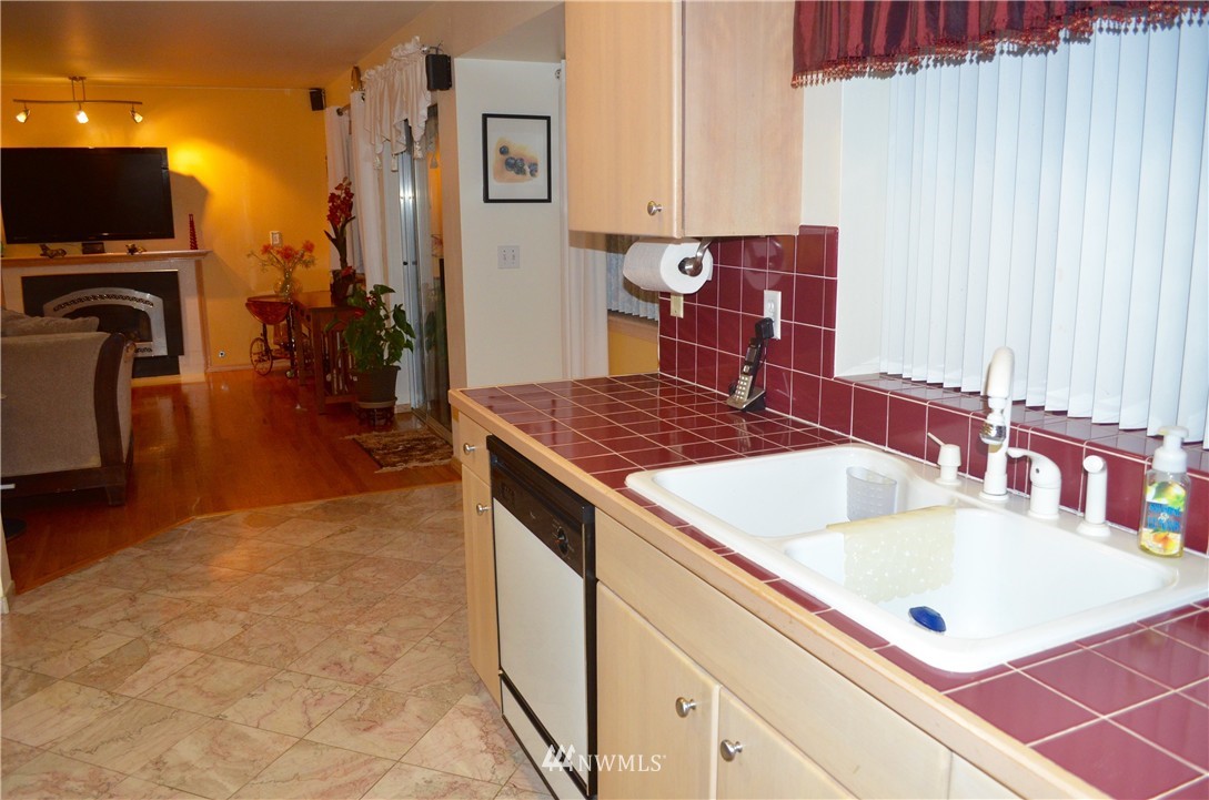18618 106th Place Southeast Renton, WA 98055 - Photo 10 of 23