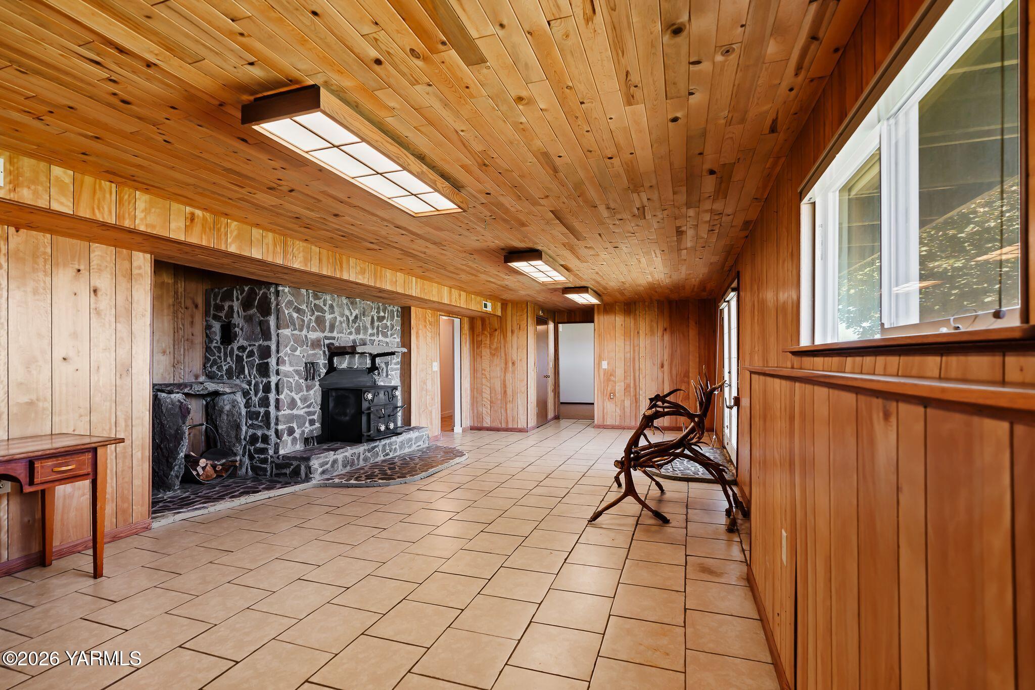 2311 McCullough Road Yakima, WA 98903 - Photo 19 of 35 Basement Living Room