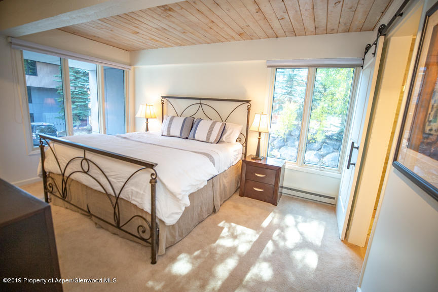 1039 East Cooper Avenue, Unit 41 Aspen, CO 81611 - Photo 4 of 21 Master Bedroom - King & Flat Screen