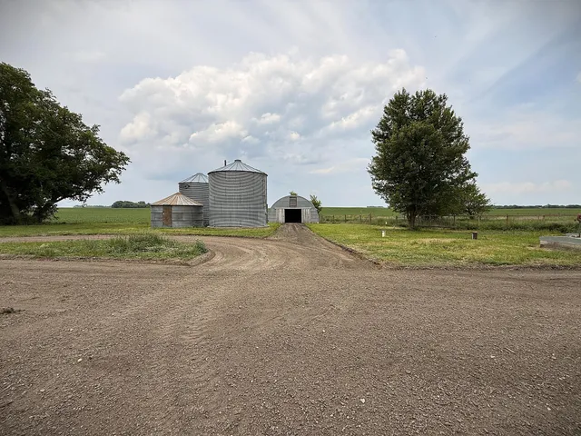 $450,000 | 78994 160th Street, Sacred Heart, MN 56285