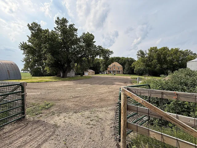 $450,000 | 78994 160th Street, Sacred Heart, MN 56285