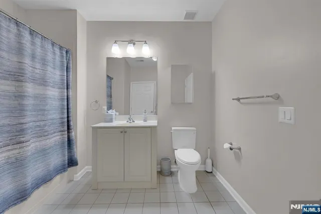 $445,000 | 7 Ridgeview Lane, Mount Arlington, NJ 07856