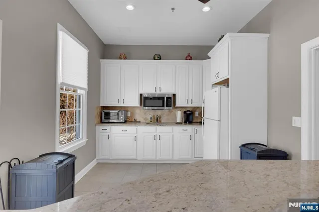 $445,000 | 7 Ridgeview Lane, Mount Arlington, NJ 07856