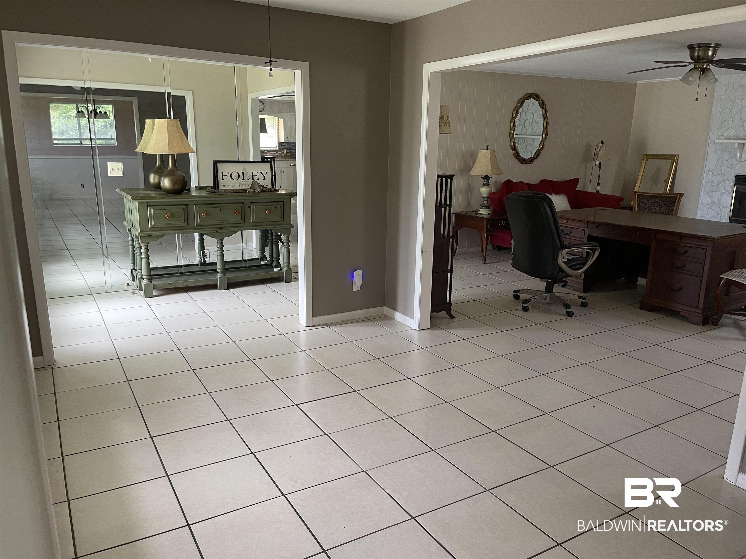 402 West Myrtle Avenue Foley, AL 36535 - Photo 16 of 38 Entry/Den/Living