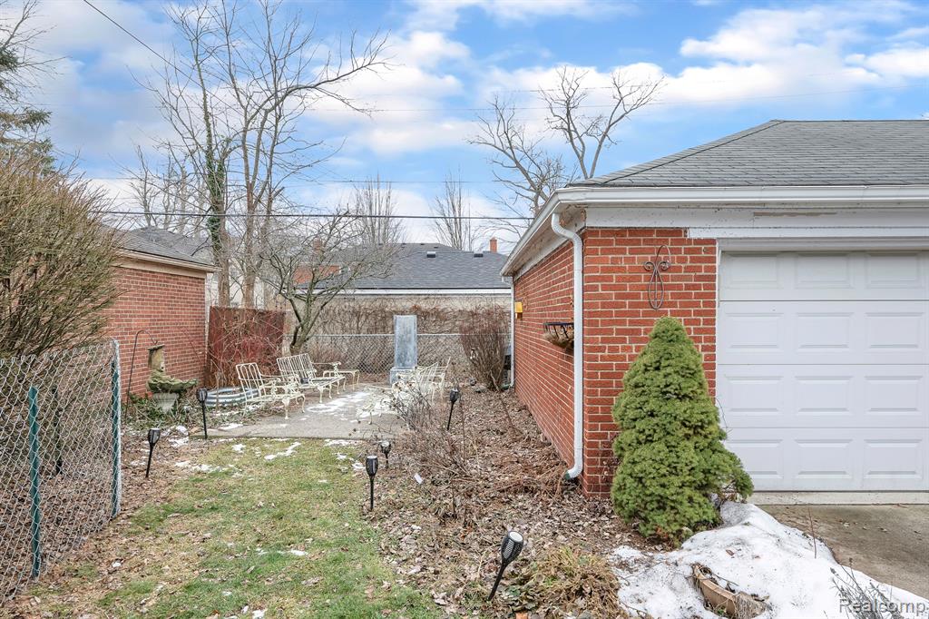 857 Harcourt Road Grosse Pointe, MI 48230 - Photo 4 of 33