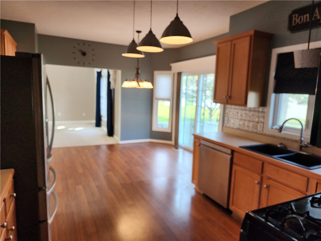 213 Jonquil Lane Greece, NY 14612 - Photo 14 of 38