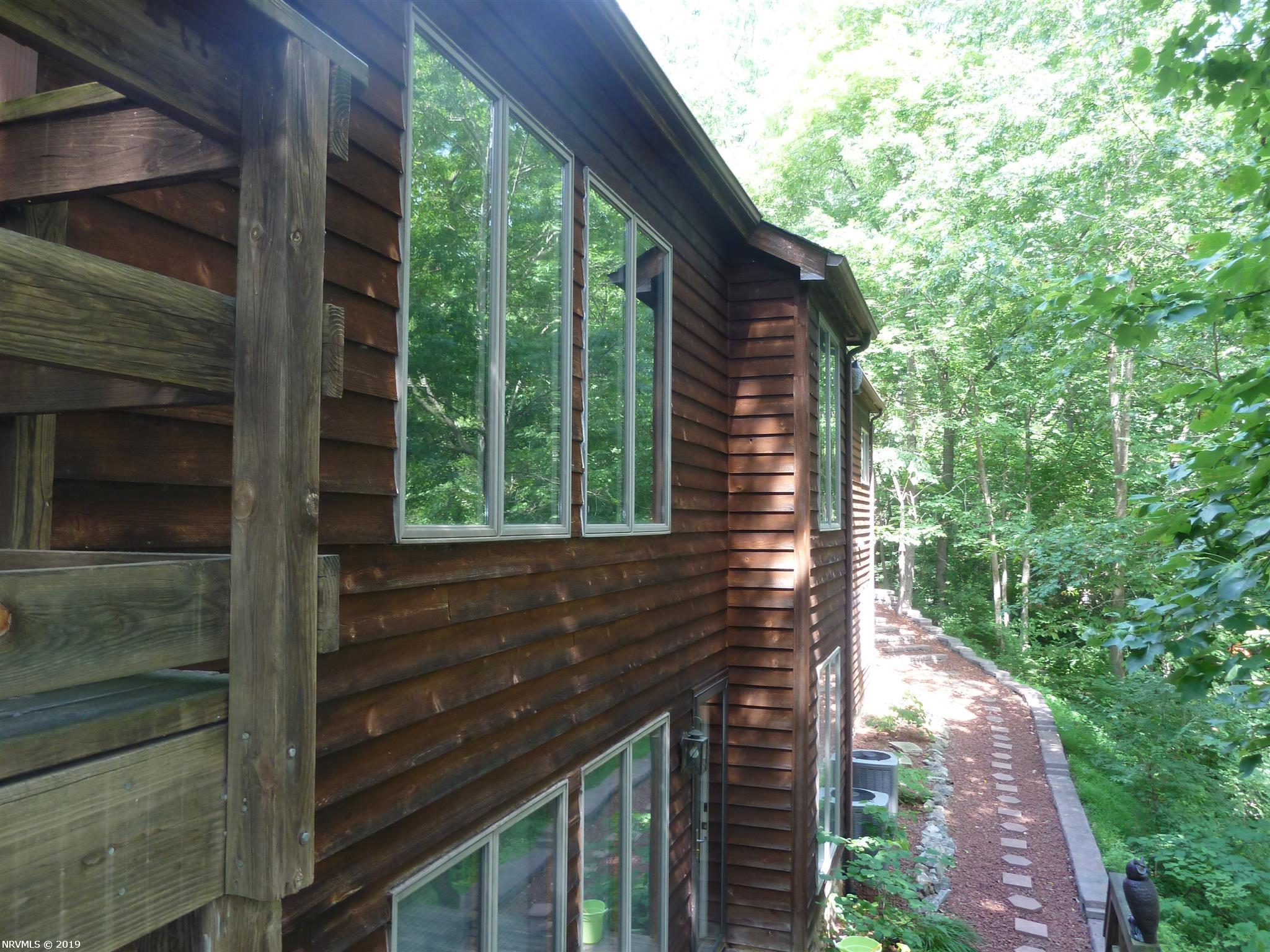 4665 Heavener Road Radford, VA 24141 - Photo 5 of 51 Gallery Image 5