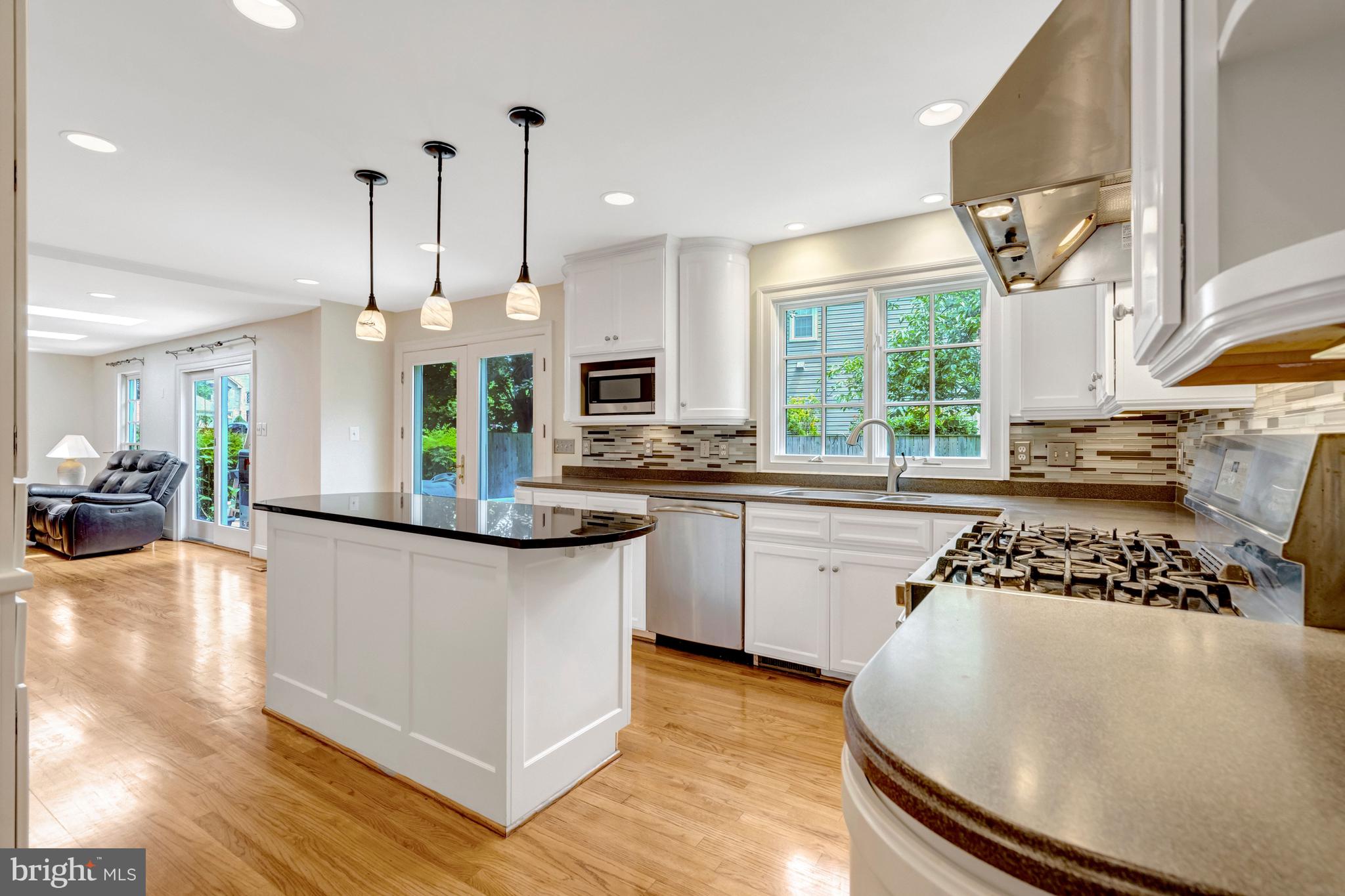 1301 Stone Meadow Way Vienna, VA 22182 - Photo 15 of 48