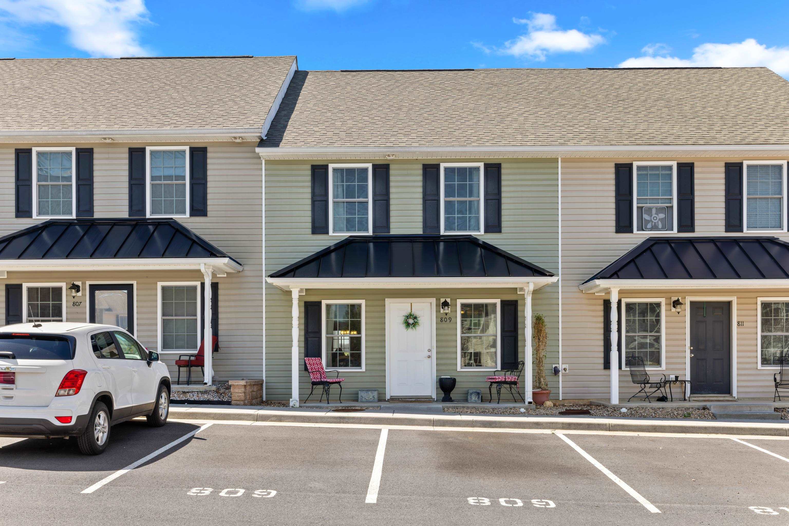 809 Carson Circle Grottoes, VA 24441 - Photo 2 of 57