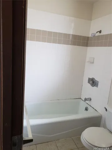 $1,200 | 1812 Puowaina Drive, Unit 301, Honolulu, HI 96813