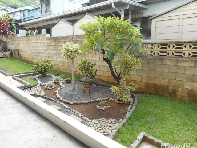 $1,200 | 1812 Puowaina Drive, Unit 301, Honolulu, HI 96813